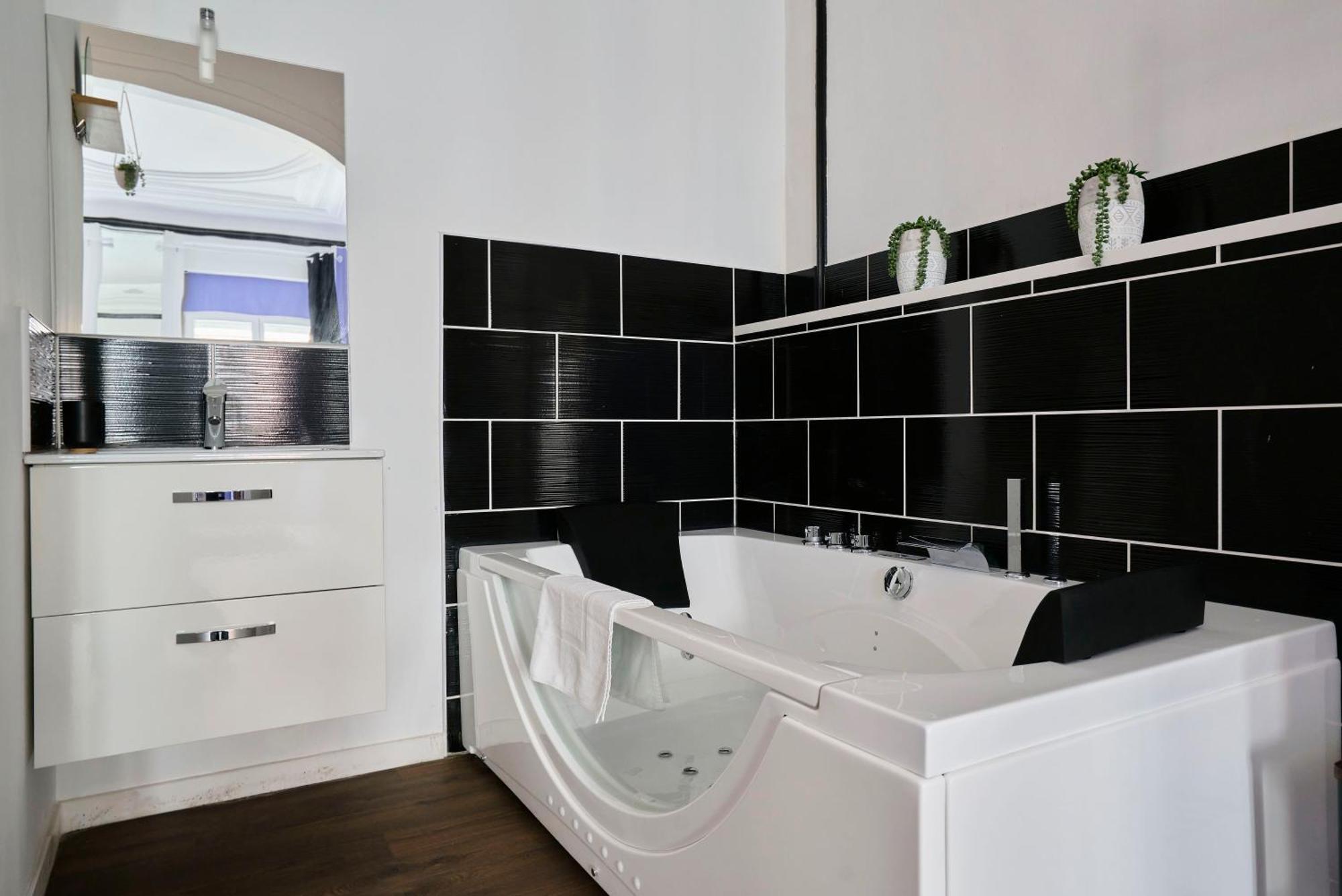 Апартаменты Ng Prestige - Lille L Roubaix Trichon - Balneo - Netflix - Wifi Экстерьер фото