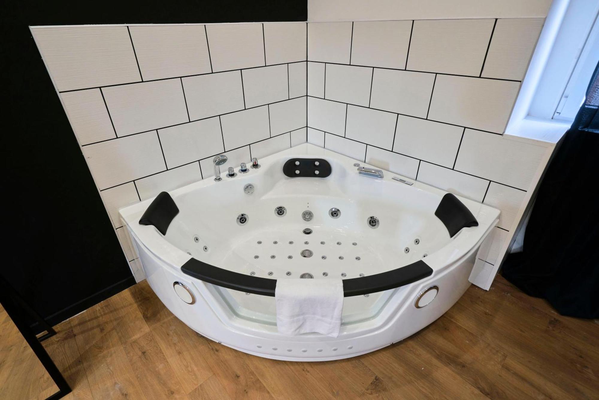 Апартаменты Ng Prestige - Lille L Roubaix Trichon - Balneo - Netflix - Wifi Экстерьер фото